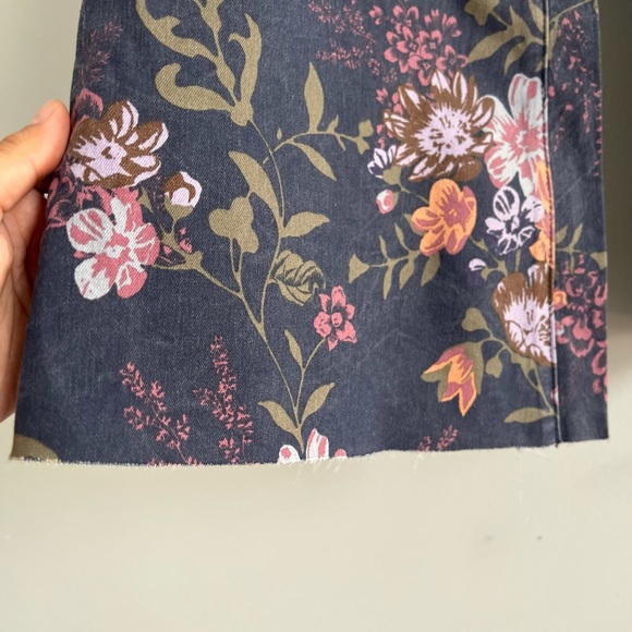 🌟LAST ONE! FREE PEOPLE Youthquake Printed Crop Flare Jeans Navy Combo - Picture 14 of 14